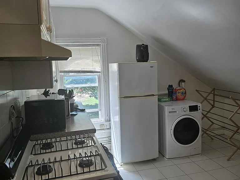 242 Valley St #3 — Photo 2