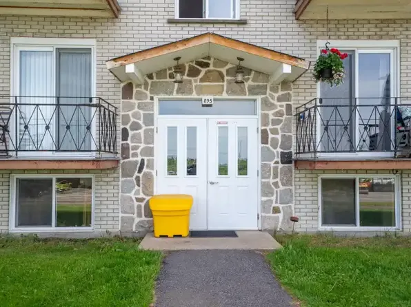 895 Cartier Blvd #2, Hawkesbury, ON K6A 1W9