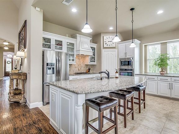 3rd image of 900 Woodstream Dr