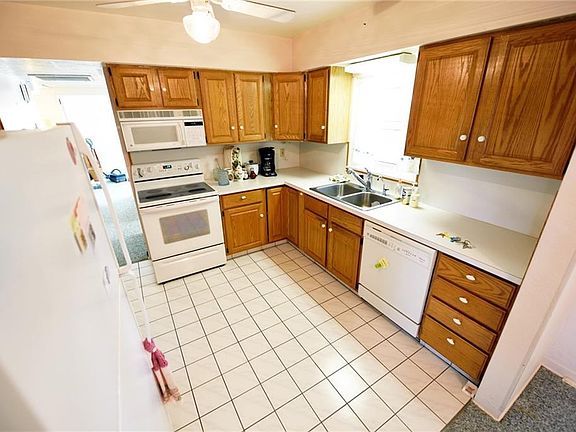 4th image of 3850 18th Ave N