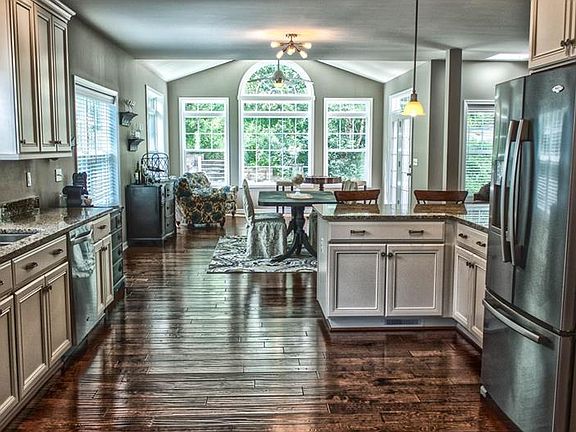5th image of 114 Stillwater Ln