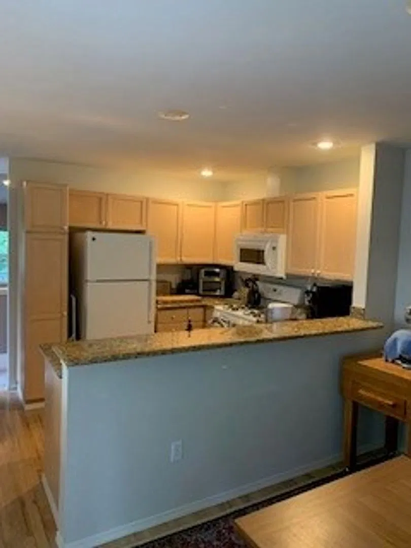 2 Bedroom 2 Bath w/Garage Bellevue Condo with Views $2725/mo. — Photo 4