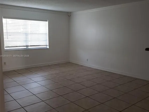 1300 Moffett St, Hallandale, FL