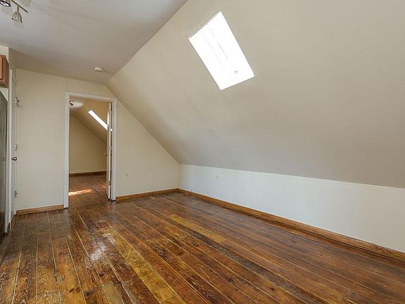 4th image of 2032 W Homer St #2R