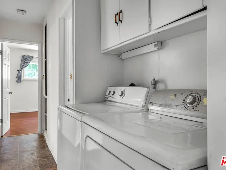 7318 W 88th St — Photo 18