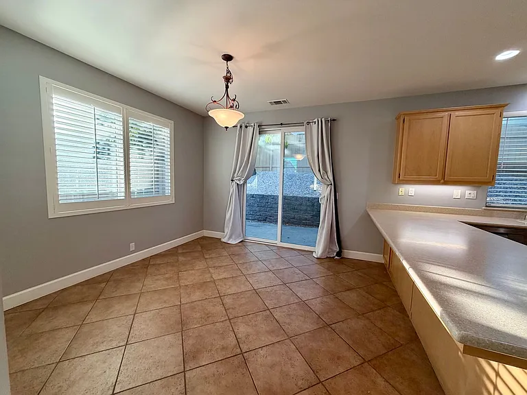 904 Larable Ct — Photo 10