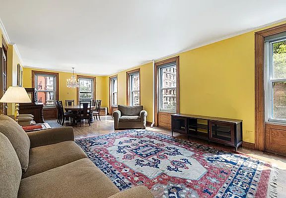 4th image of 17 E 97th St APT 3B