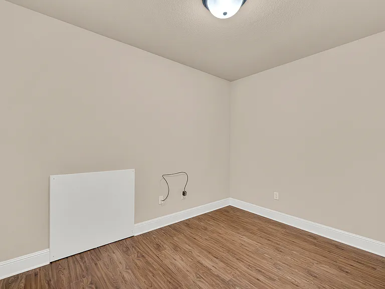 605 NW 17th Ct — Photo 16