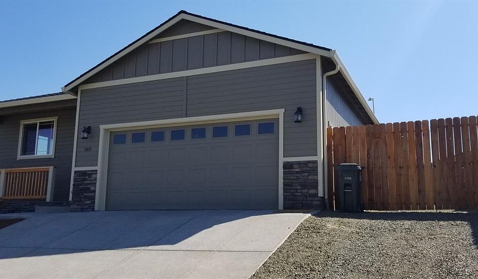 1st image of 905 Stonewater Dr