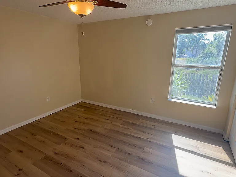 356 Hammock Dr — Photo 16
