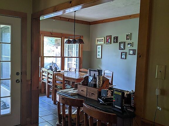 eat-in kitchen area and bar