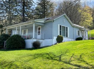 203 Hunt Rd, Grafton, WV 26354