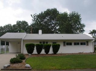 32 Outlook Ln, Levittown, PA