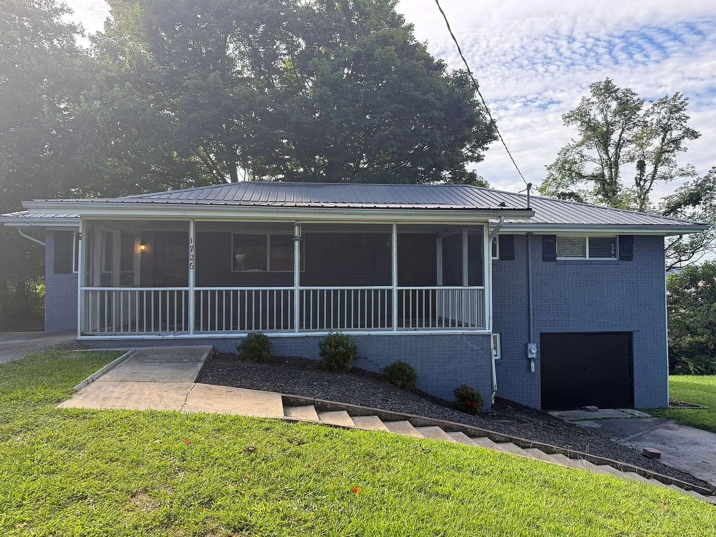3 Bedroom 2 Bathroom Home in Greeneville, TN — Photo 1