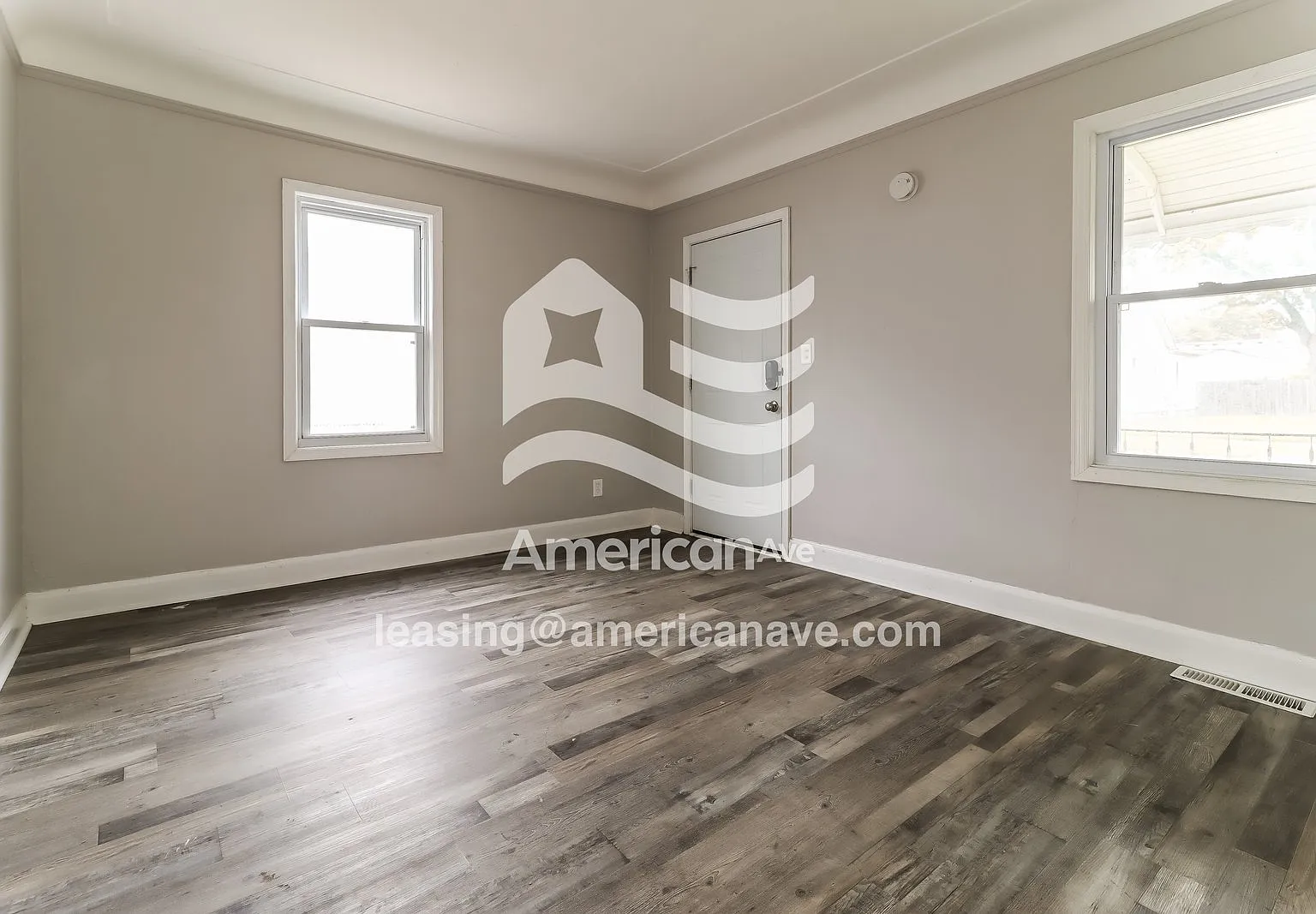 3 bed, 1.0 bath, 993 sqft, $1,547 — Photo 2