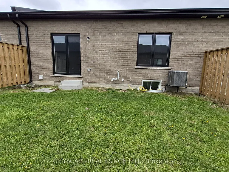 550 Grey St #28 — Photo 38
