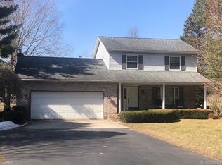 4121 Parker Rd, Fort Gratiot, MI 48059