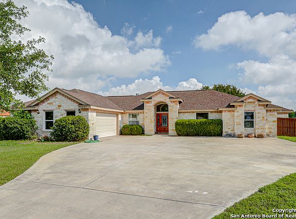 3rd image of 15807 Lake Breeze Dr
