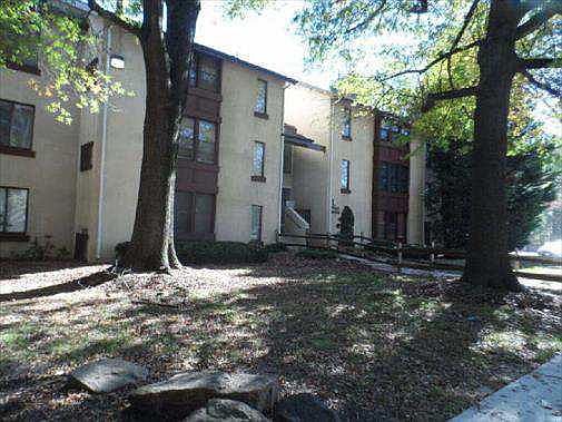 2nd image of 9633 Whiteacre Rd Unit B1