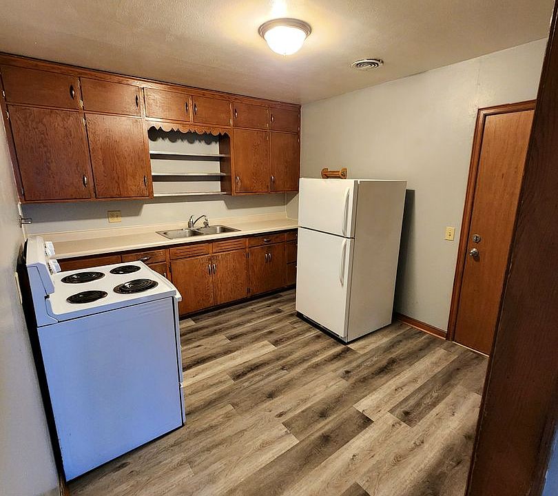 400 7th Multi 400 7th St Baraboo WI Zillow