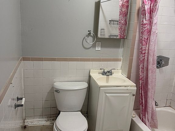 2nd image of 150 Walnut Ave