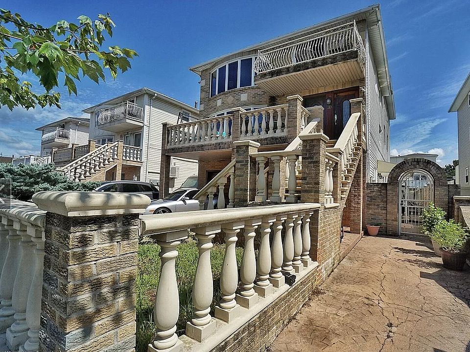 Private Entrance on 1st FL