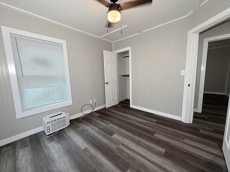 1016 W Crawford St — Photo 11