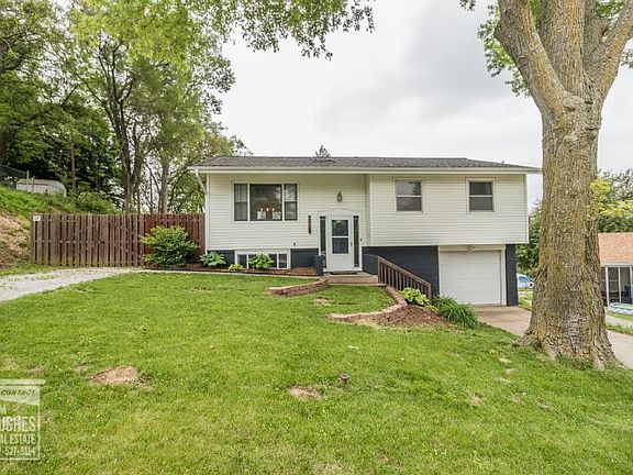 2nd image of 907 2nd St