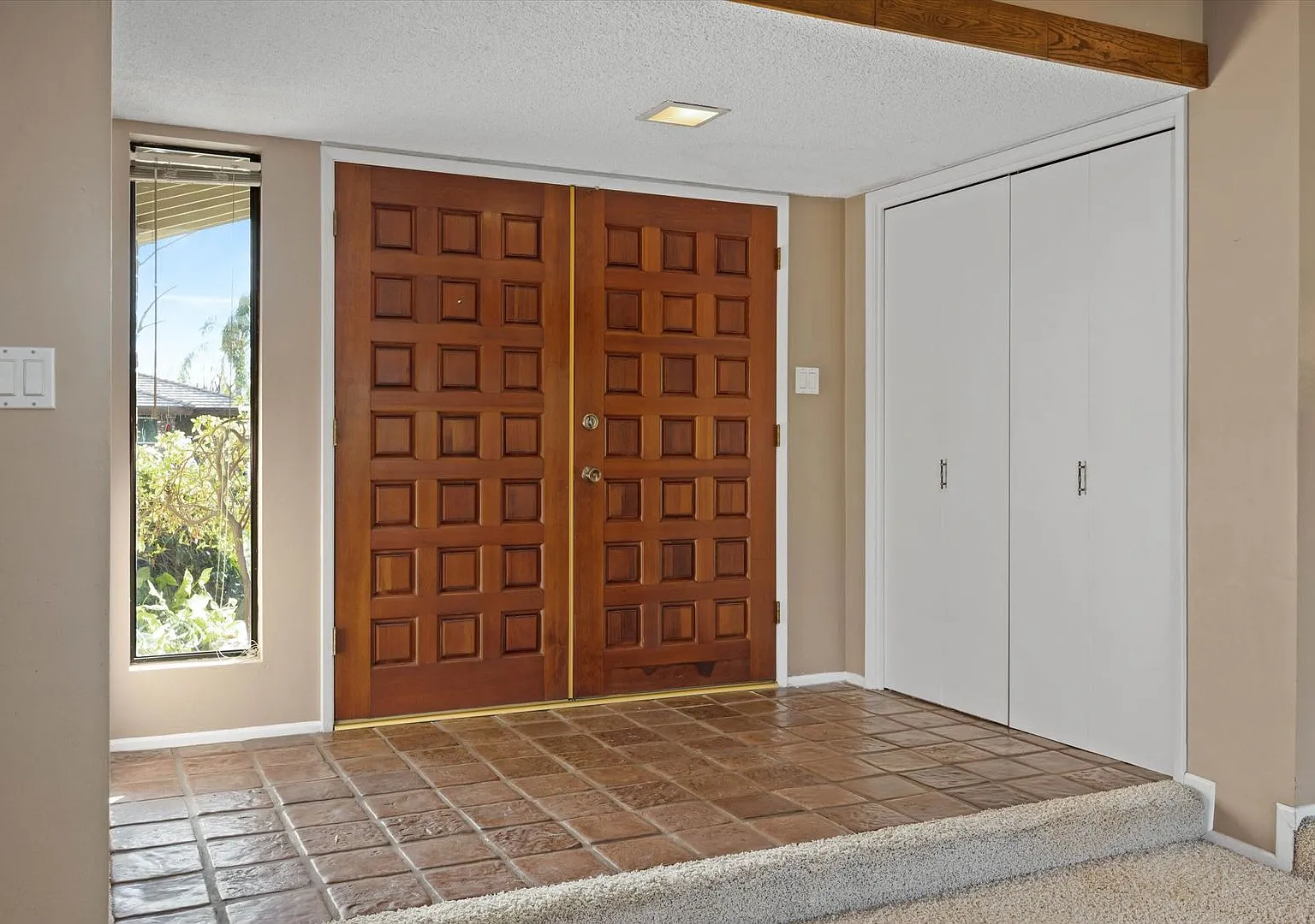 Beautiful Laurelglen Home with Lush Landscaping! — Photo 4