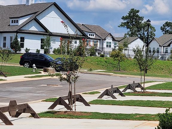 4th image of 44 Auburn Woods Dr