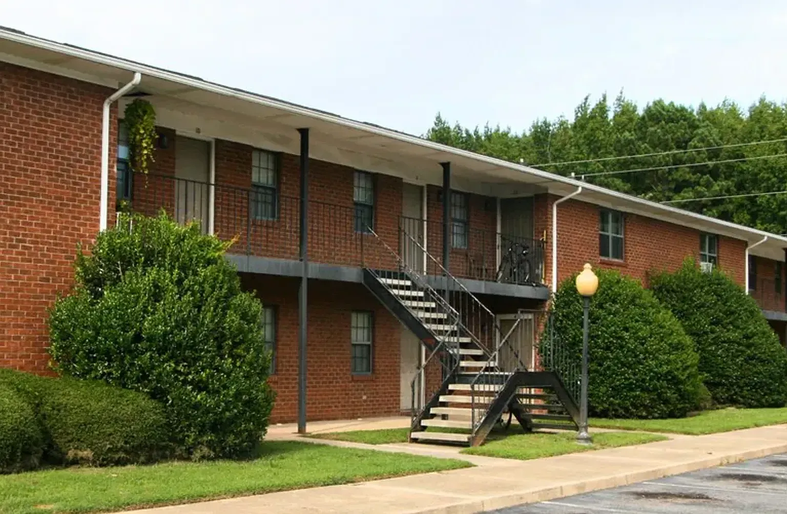 Ivy Court Apartments — Photo 1