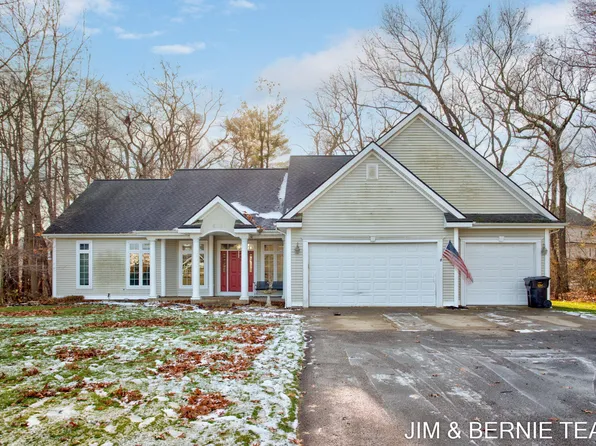 6030 River Ridge Dr #8, Hamilton, MI 49419