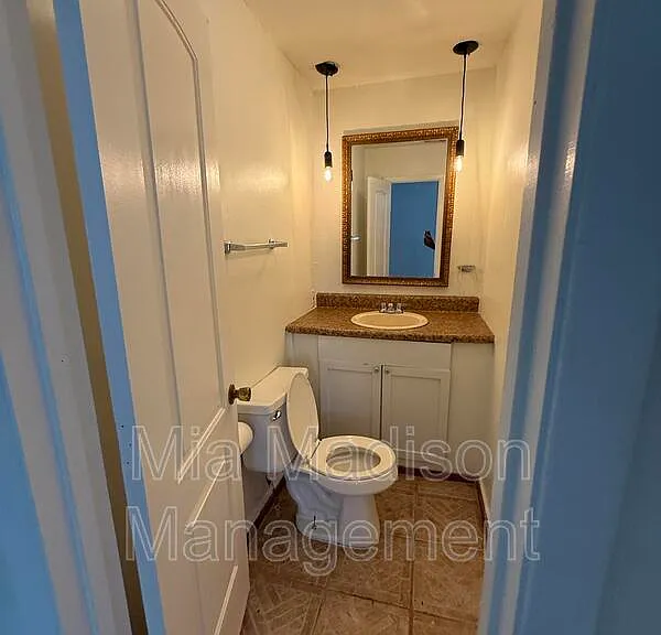 211 W 59th St #A — Photo 9
