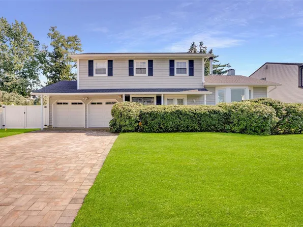 82 White Oak Street, Deer Park, NY 11729