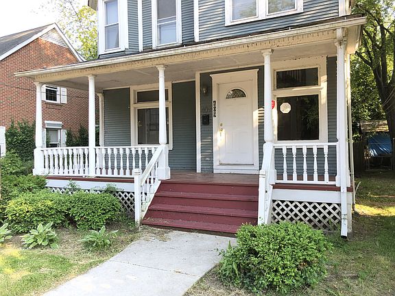 3rd image of 409 Grand Ave