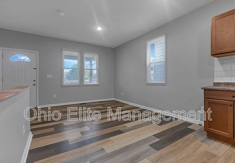 2023 Sullivant Ave — Photo 8