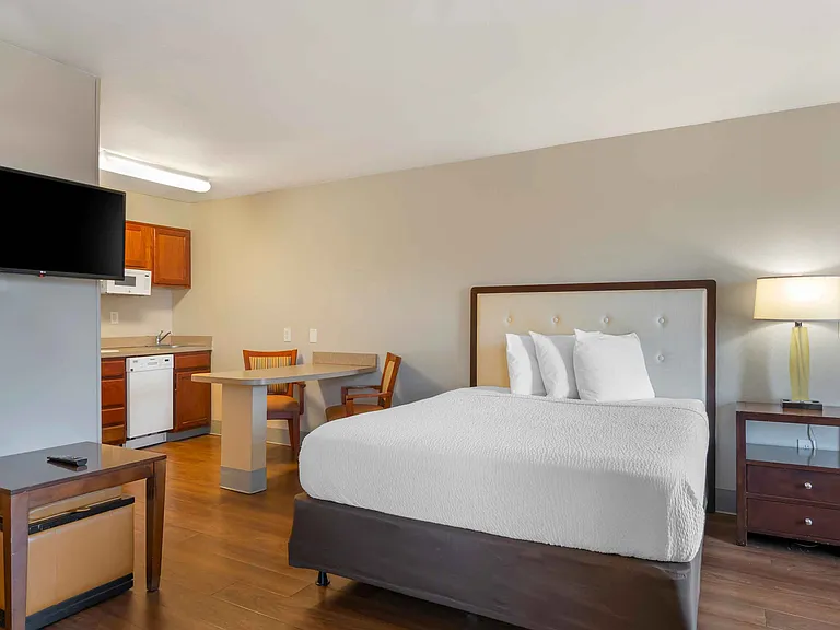 Studio Suite - 2 Queen Beds