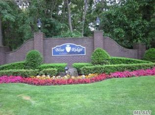 794 Blue Ridge Dr, Medford, NY 11763