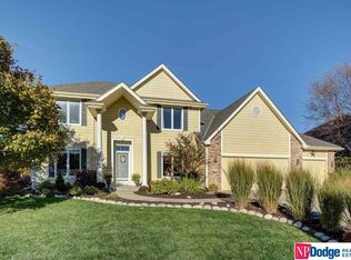2112 Crest Ridge Dr, Papillion, NE 68133