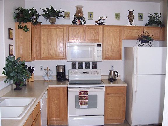 4th image of 8755 W Windsor Dr