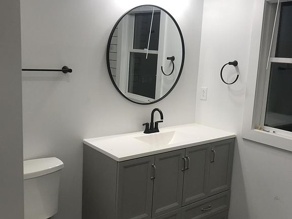 Bathroom 1/2 with shower.
