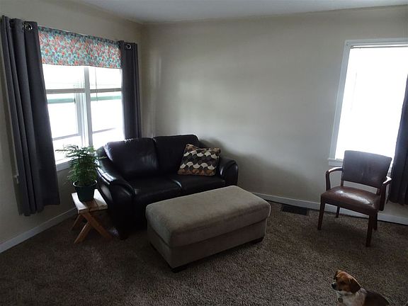 4th image of 803 E Empire Ave