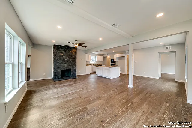 811 W Kings Hwy — Photo 16