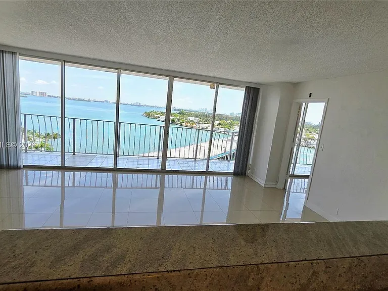 7601 E Treasure Dr #1516 — Photo 23
