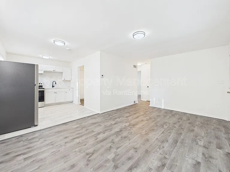 4910 Vista St — Photo 4