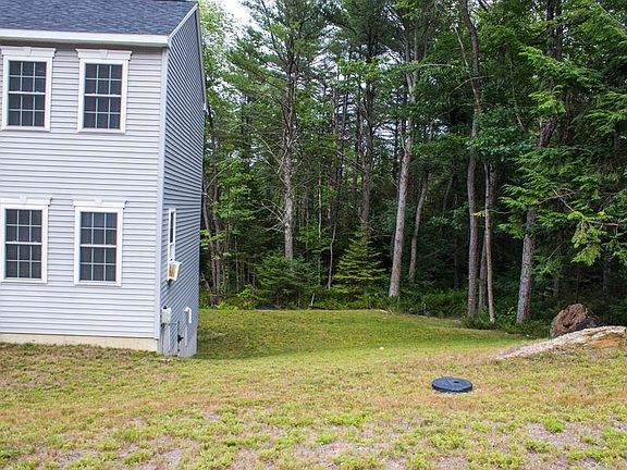 3rd image of 379 Leo Dr