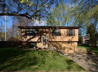 909 N 27th St, Blair, NE 68008