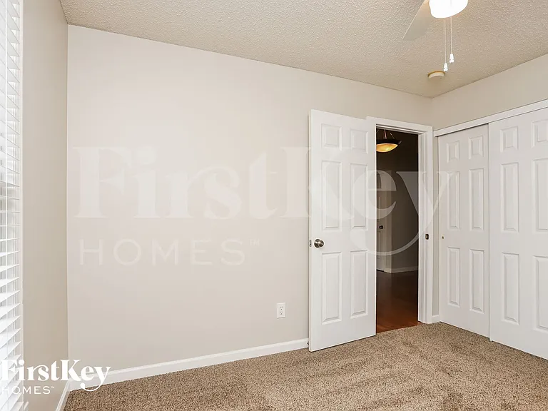 86 Gregory Ct — Photo 12