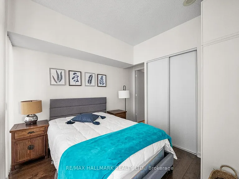 33 Charles St E #2908 — Photo 23