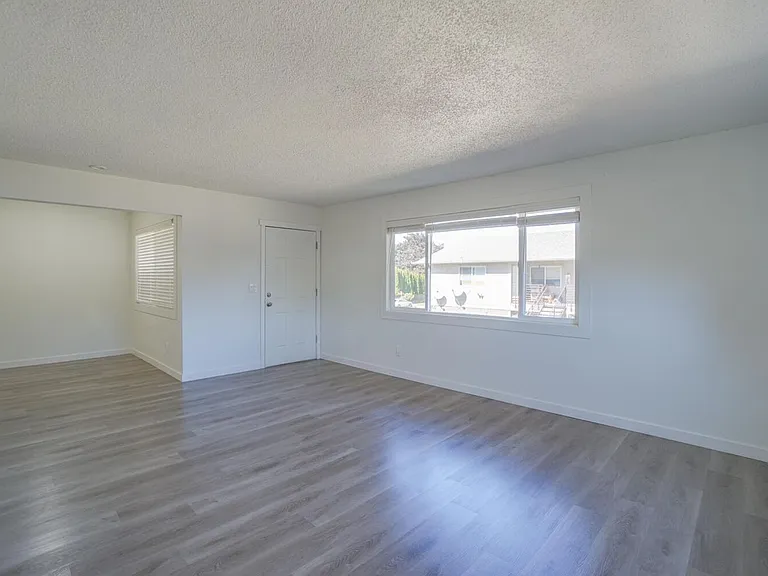 704 N Broadway St — Photo 15